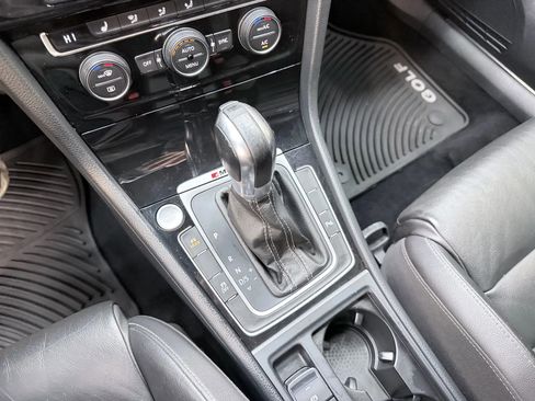 Used 2016 Volkswagen Golf 4-Door image 21