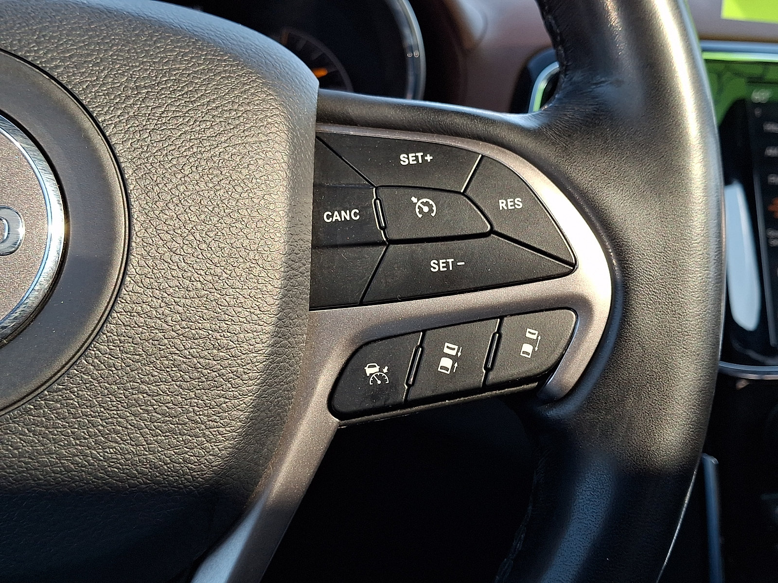 Used 2021 Jeep Grand Cherokee Overland AWD/4WD image 25