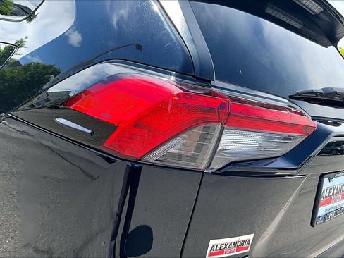 Used 2024 Toyota RAV4 XLE FWD image 27