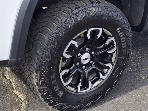 Used 2024 Chevrolet Silverado 1500 ZR2 w/ Technology Package image 7