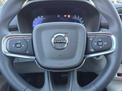 Certified 2023 Volvo XC40 B5 Ultimate w/ Protection Package Premier image 24