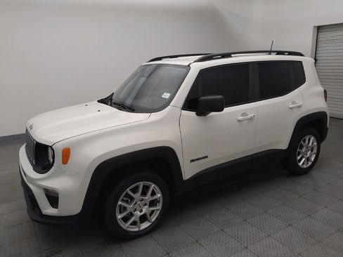 Used 2022 Jeep Renegade Latitude AWD/4WD image 2