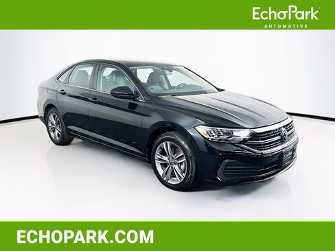 Used 2024 Volkswagen Jetta SE image 1