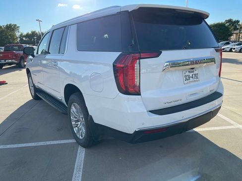 Used 2022 GMC Yukon XL SLT w/ SLT Premium Package AWD/4WD image 4