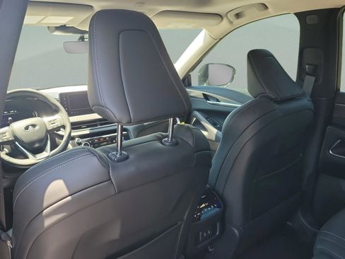 Used 2026 INFINITI QX60 Luxe w/ Cargo Package FWD image 7