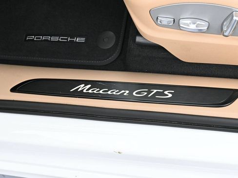Certified 2025 Porsche Macan GTS AWD/4WD image 31