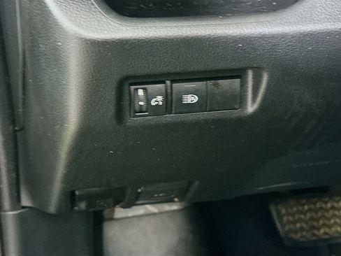 Used 2021 Toyota RAV4 XLE AWD/4WD image 17