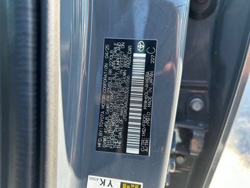 Used 2025 Toyota Prius LE FWD image 23