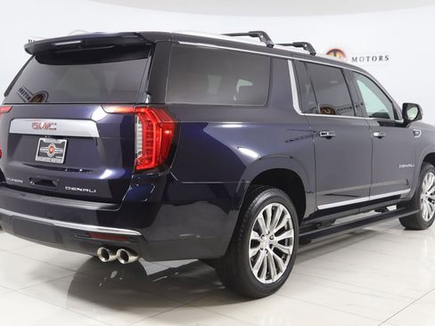 Used 2023 GMC Yukon XL Denali w/ Advanced Technology Package image 3
