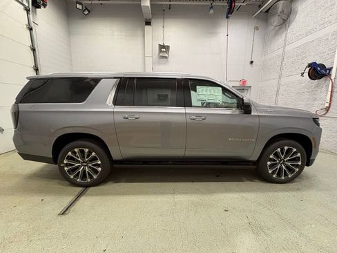 New 2026 Chevrolet Suburban High Country AWD/4WD image 3