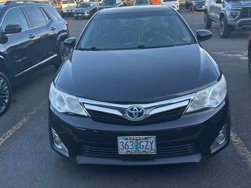Used 2014 Toyota Camry XLE w/ Leather Package image 2