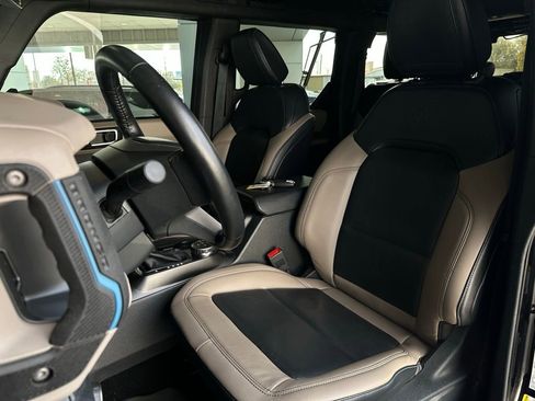 Used 2022 Ford Bronco Wildtrak image 12