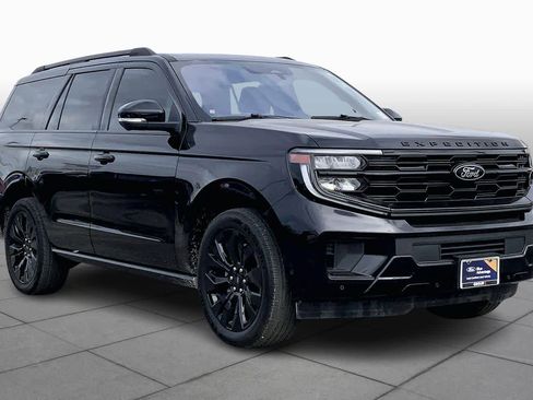 Certified 2025 Ford Expedition Platinum w/ Stealth Appearance Package image 3