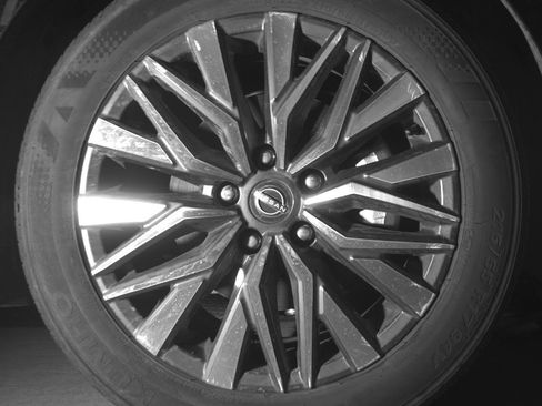 Used 2025 Nissan Altima 2.5 SV FWD image 13