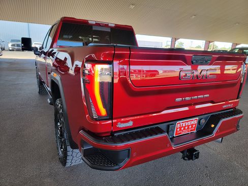 Used 2025 GMC Sierra 2500 AT4 w/ Technology Package AWD/4WD image 10