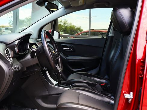 Used 2022 Chevrolet Trax LT w/ LT Convenience Package FWD image 36