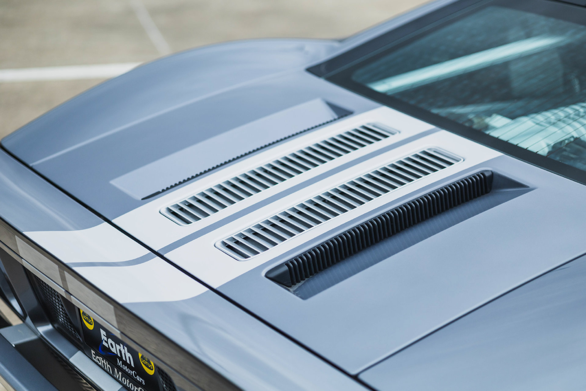 Used 2006 Ford GT RWD image 22