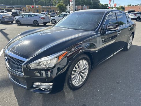 Used 2015 INFINITI Q70 L 5.6 w/ V8 Deluxe Technology Package RWD image 4
