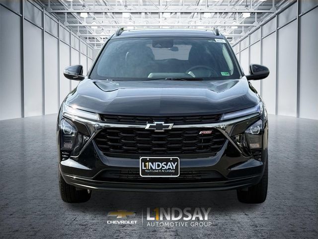 Used 2025 Chevrolet Trax RS w/ Sunroof Package FWD image 2