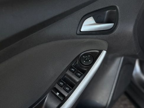 Used 2013 Ford Focus SE FWD image 24