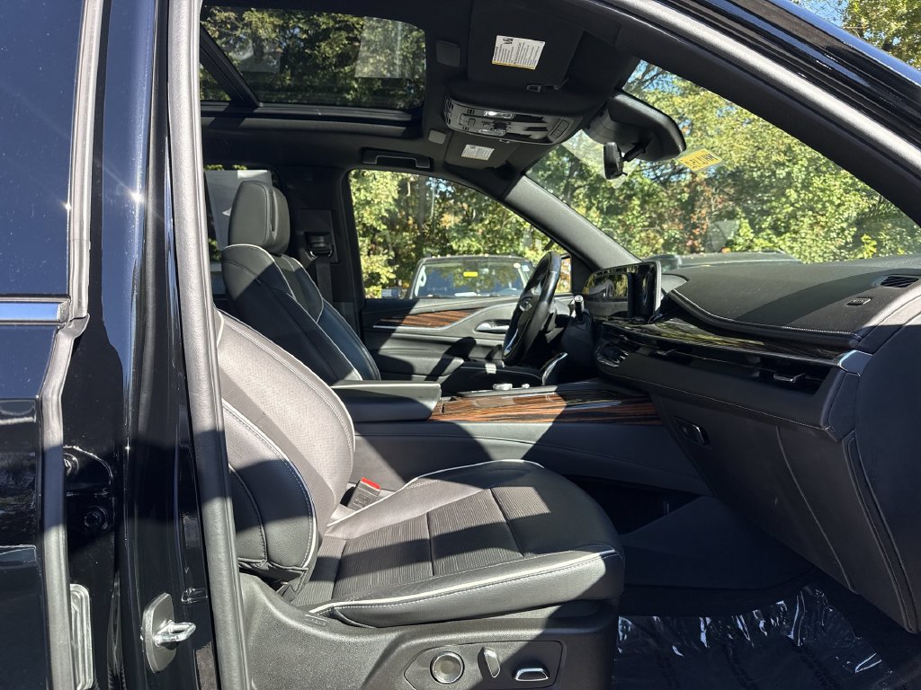 Used 2024 Cadillac Escalade ESV Premium Luxury AWD/4WD image 26