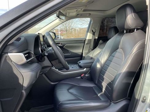 Used 2022 Toyota Highlander XLE image 21