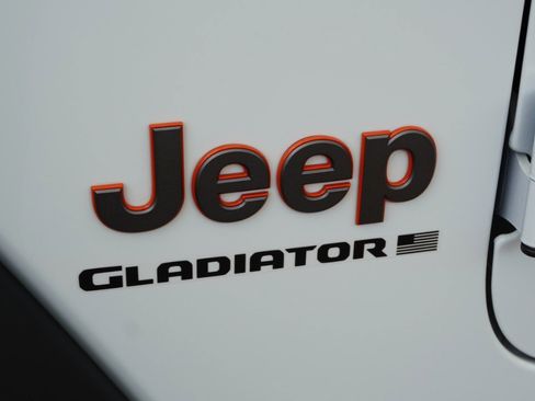 Used 2025 Jeep Gladiator Mojave w/ Convenience Group image 8