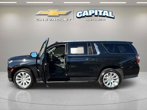 Used 2023 Chevrolet Suburban Premier AWD/4WD image 9