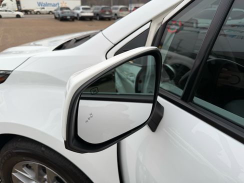 Used 2025 Toyota Sienna LE w/ LE Plus Package image 7