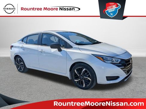 New 2025 Nissan Versa SR w/ Trunk Package FWD image 1