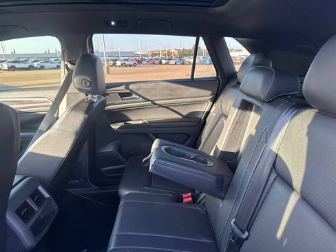 Used 2020 Volkswagen Atlas Cross Sport SE w/ Panoramic Sunroof Package FWD image 36