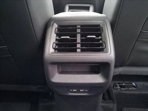 Used 2025 Volkswagen Tiguan SE R-Line FWD image 17