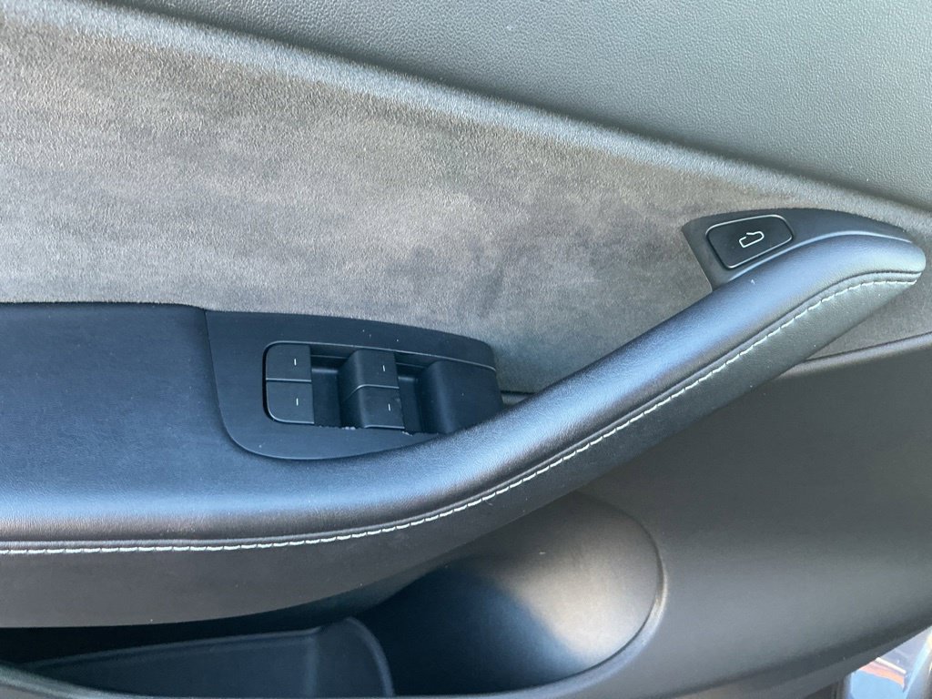 Used 2022 Tesla Model Y Long Range AWD/4WD image 15