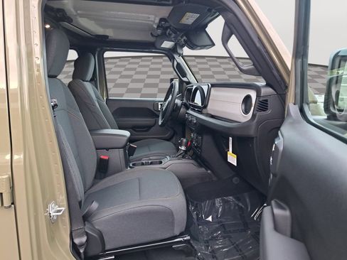 New 2025 Jeep Gladiator Sport image 18