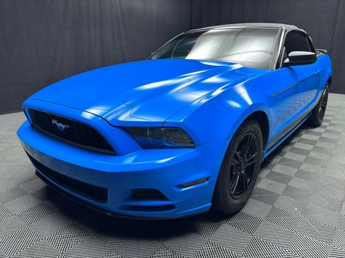 Used 2014 Ford Mustang Convertible image 4