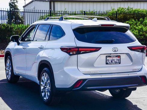 Used 2024 Toyota Highlander Limited image 5