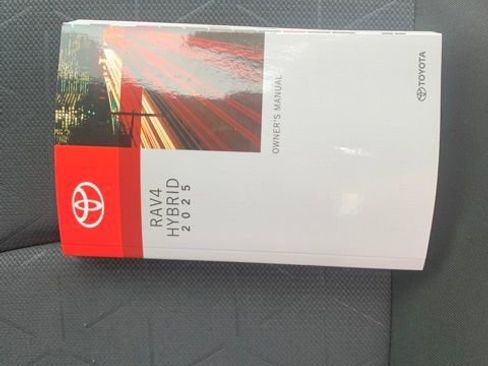 Used 2025 Toyota RAV4 XLE image 30