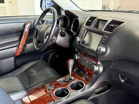 Used 2012 Toyota Highlander Limited w/ Tow Pkg image 20