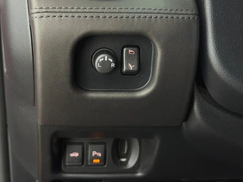 Used 2019 Nissan GT-R Premium w/ Premium Interior Package image 45