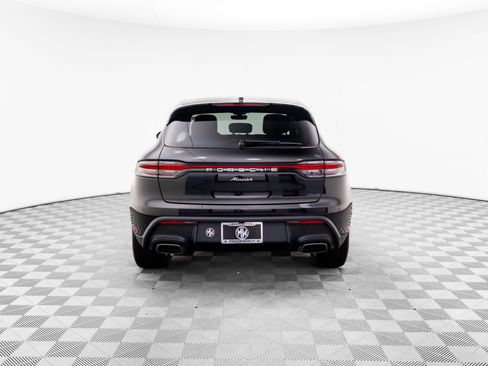Certified 2025 Porsche Macan AWD/4WD image 10