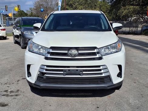 Used 2019 Toyota Highlander LE image 2