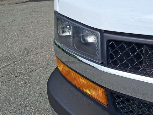 Used 2025 Chevrolet Express 2500 w/ Driver Convenience Package RWD image 14
