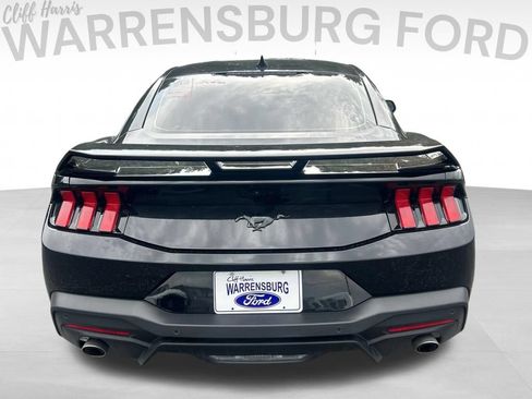 Used 2025 Ford Mustang Coupe RWD image 6