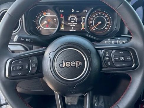 Used 2024 Jeep Wrangler Unlimited Rubicon AWD/4WD image 11