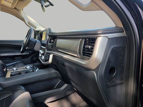 Used 2024 Ford Expedition Max XLT image 17