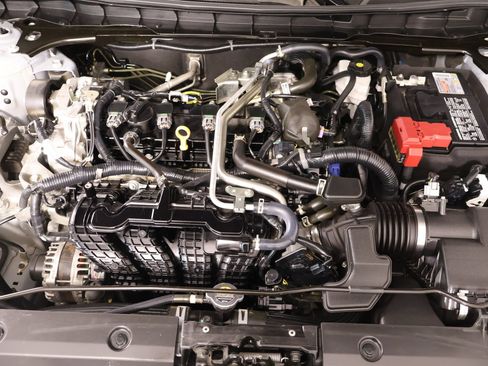 Used 2024 Nissan Altima 2.5 SR FWD image 18