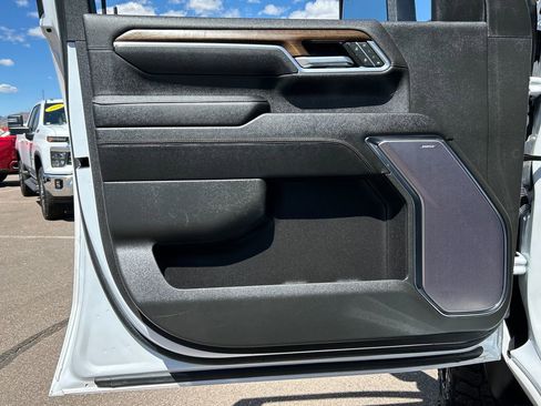 Used 2024 Chevrolet Silverado 3500 High Country w/ High Country Premium Package image 31