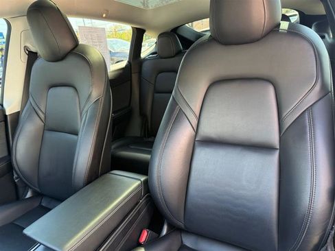 Used 2022 Tesla Model Y Performance image 10