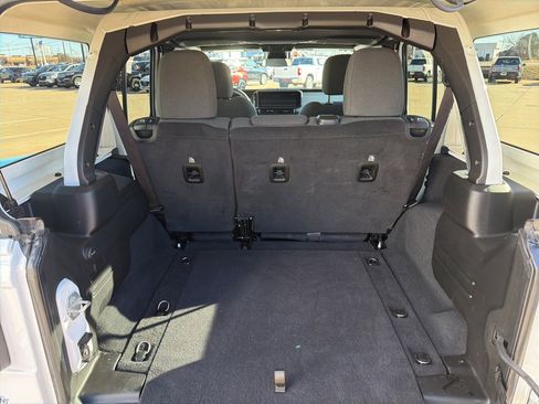 Used 2025 Jeep Wrangler Sahara image 16