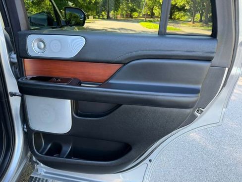 Used 2020 Lincoln Navigator Reserve w/ Luxury Package AWD/4WD image 30